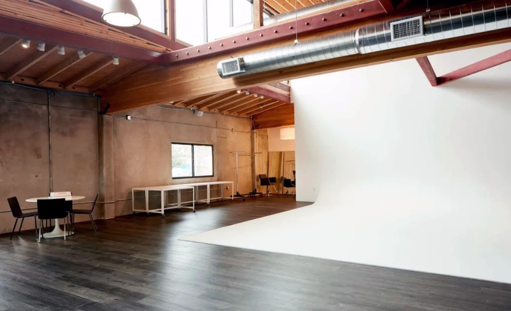 Cyclorama wall studio — Egemen Mustafa Şener Studio